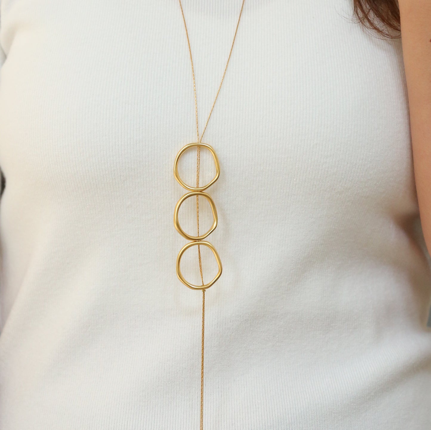 שרשרת זהב ארוכה