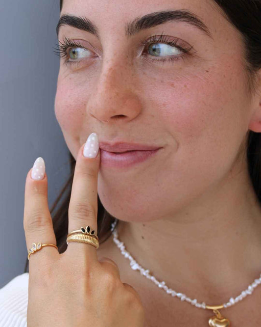 טבעת לוטוס משובצת