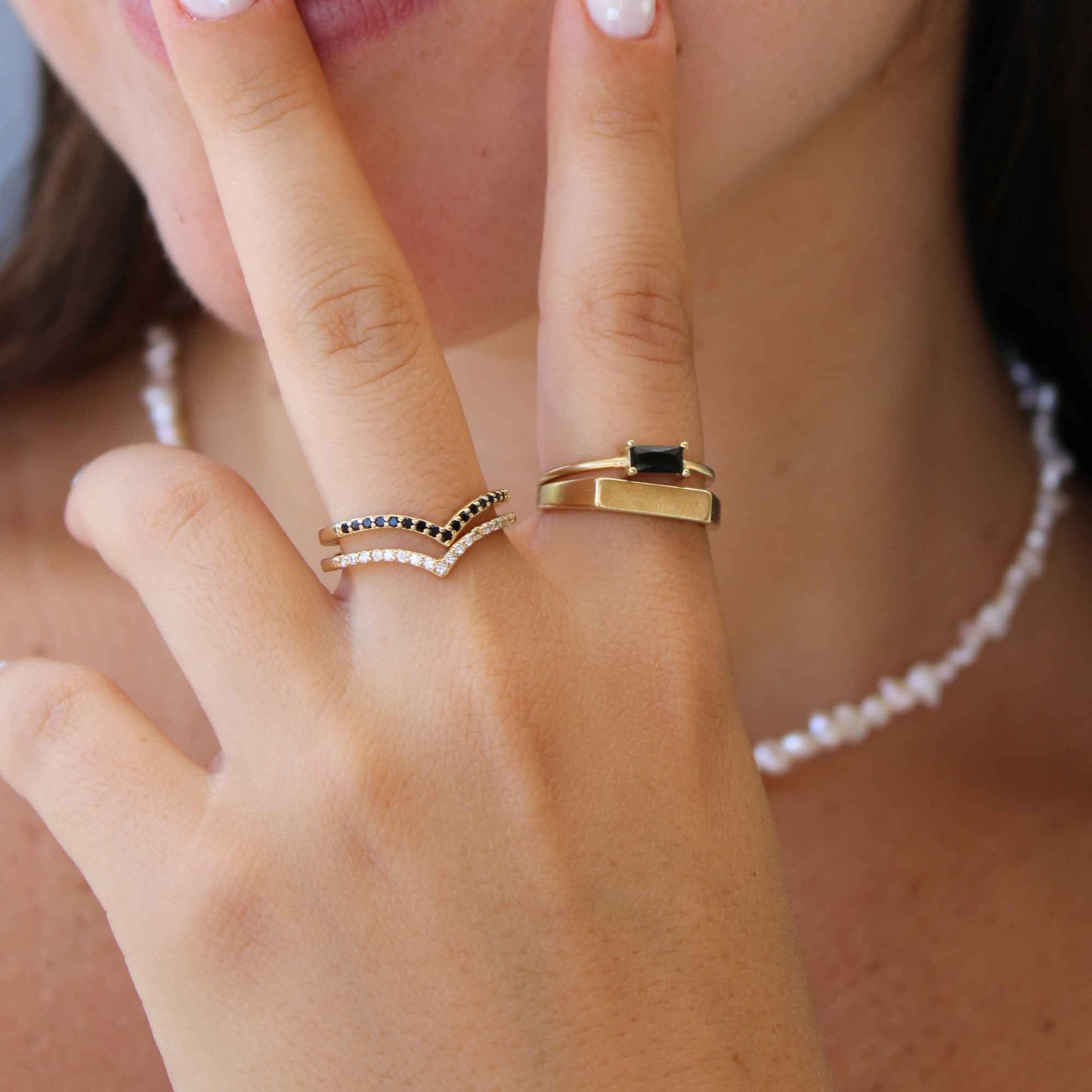 טבעות זהב משובצות וי