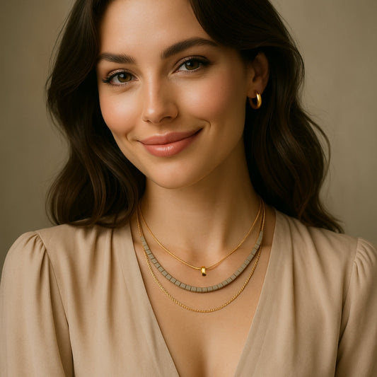 שרשרת שכבות זהב ואבנים / בלה