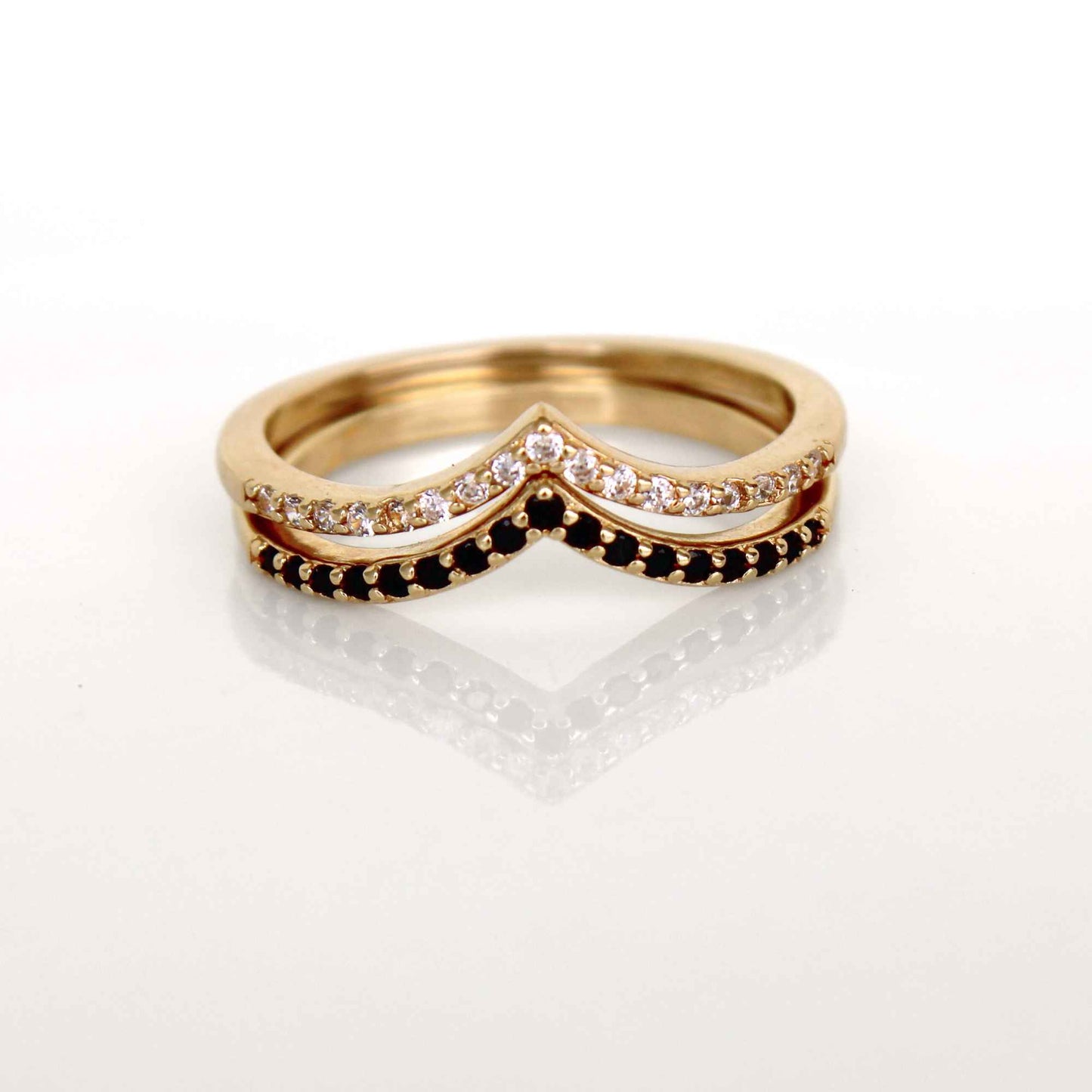 טבעות זהב משובצות זירקונים בשחור ויהלומים
