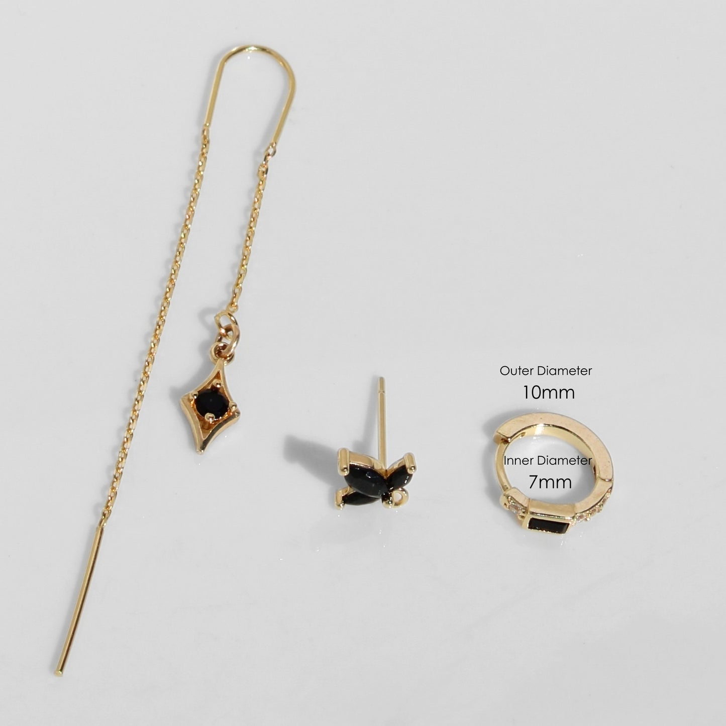 עגילים צמודים בזהב