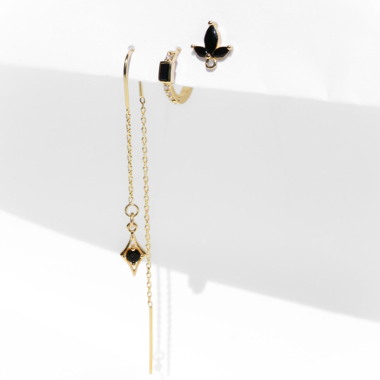 שלוש עגילים לכמה חורים