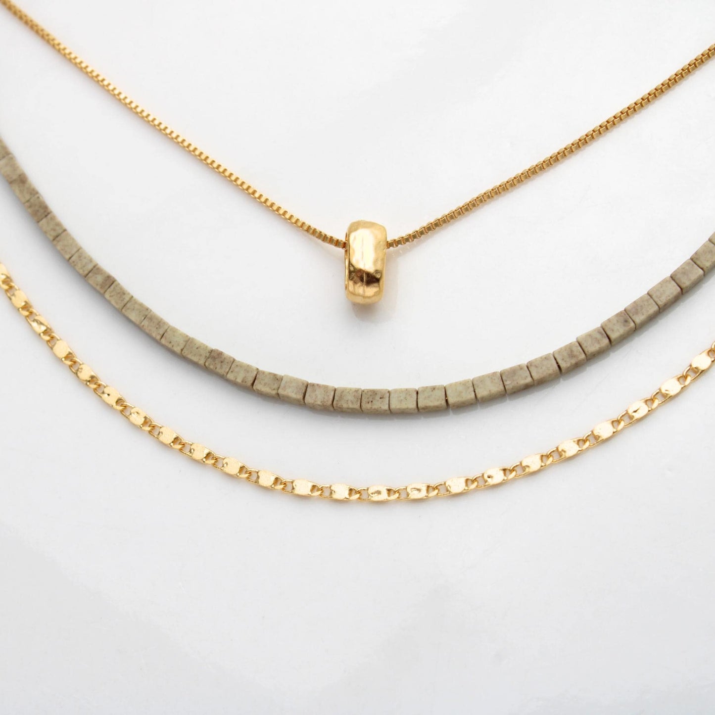 שרשרת שכבות זהב ואבנים / בלה