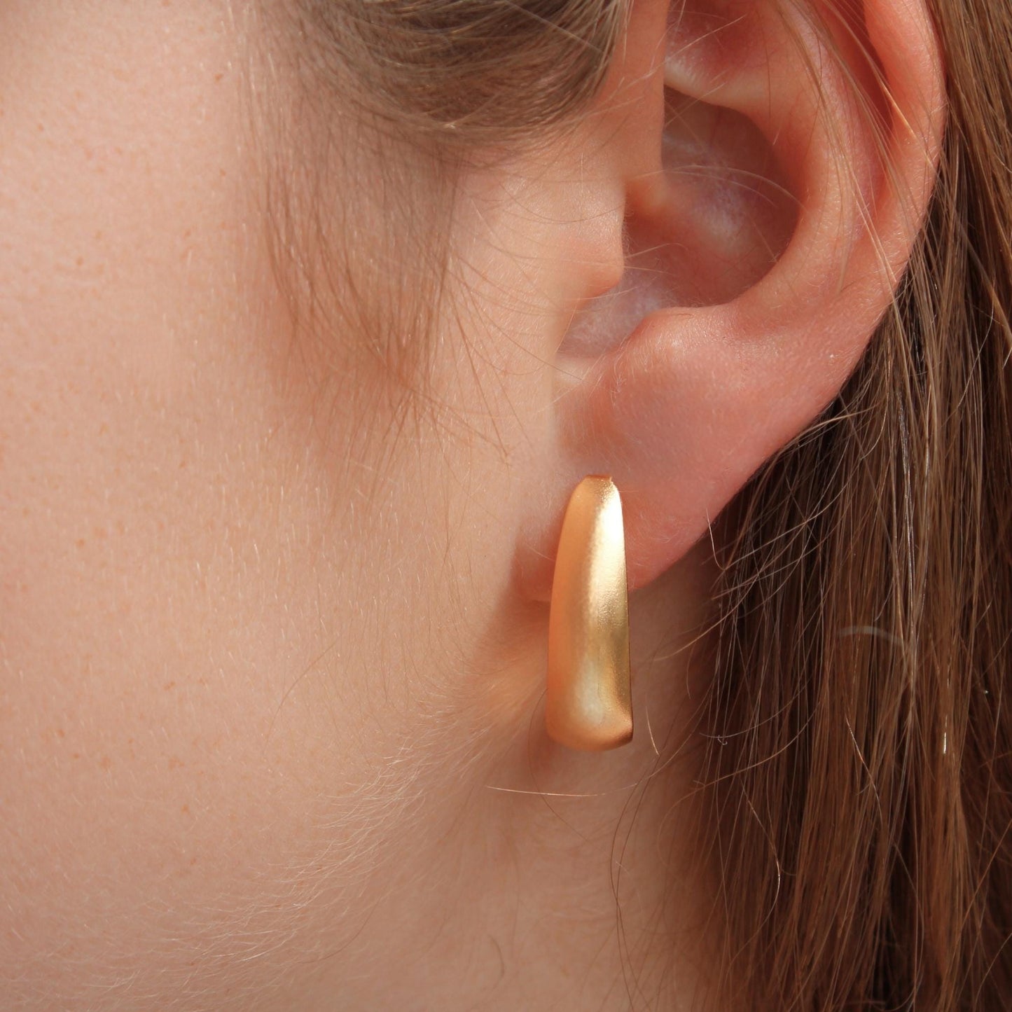 עגילי חישוק אובלים מוזהבים