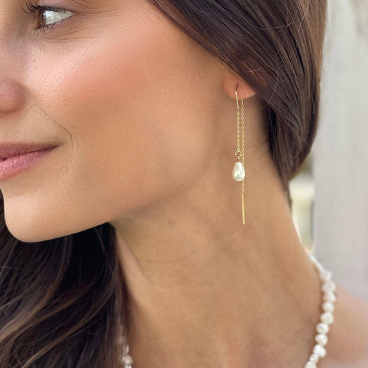 עגילי פנינה תלויים זהב – קלאסיקה מודרנית בנשימה אחת