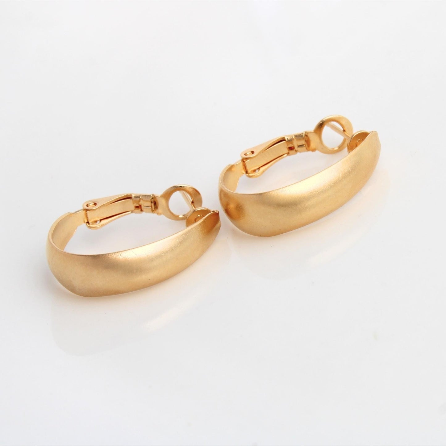 עגילים קלים ואיכותיים