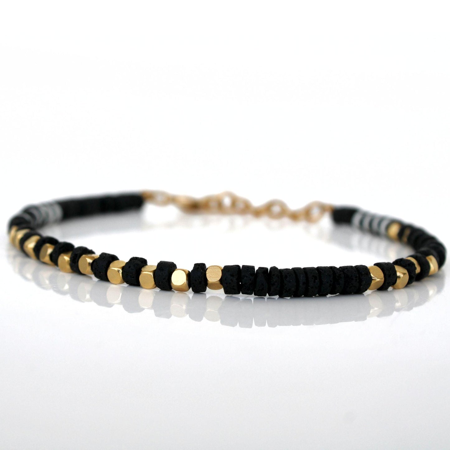 צמיד מעוצב לרגל בשחור וזהב