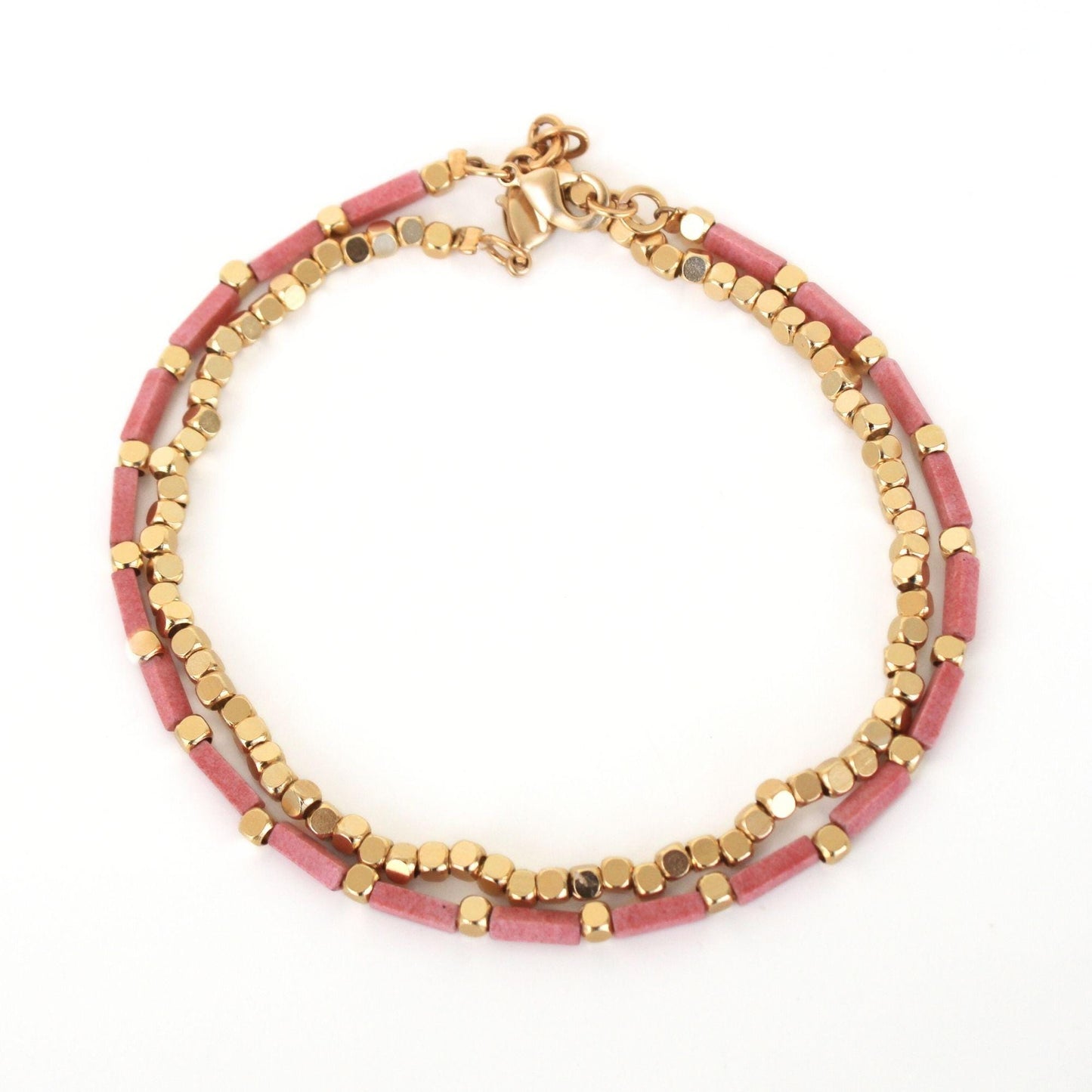 צמיד רגל אבנים ורודות וזהב עדין | תכשיט קיץ נשי