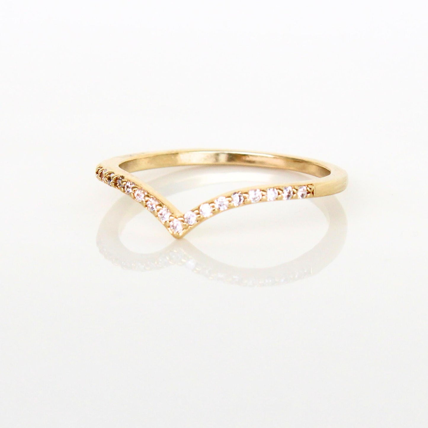 טבעת זהב לאישה בצורת וי