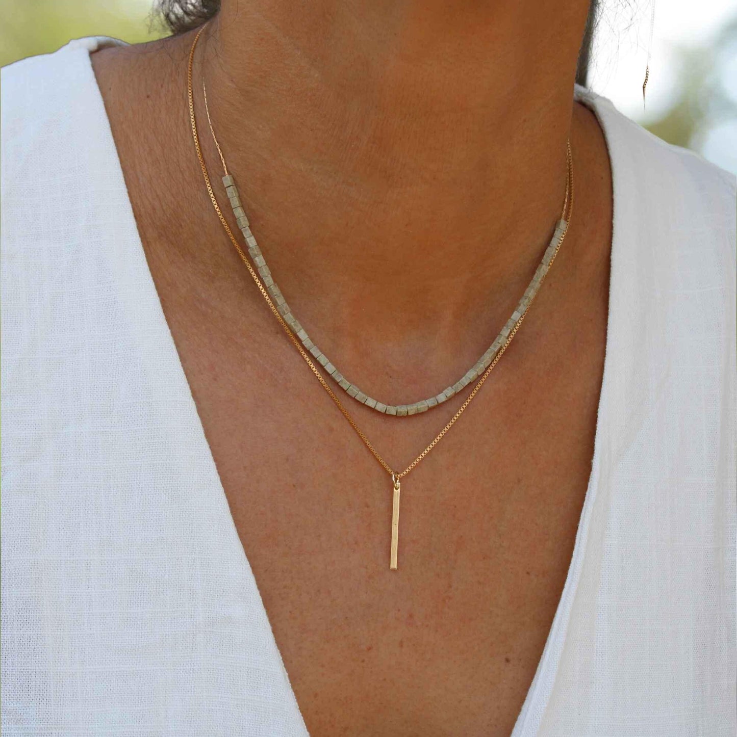 שרשראות זהב ואבנים