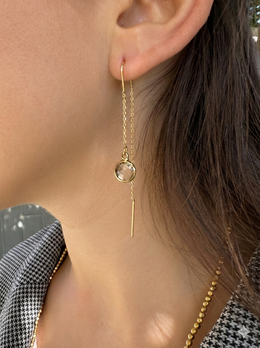 עגילי שרשרת זהב עדינים עם אבני זרקון בצבע שקוף