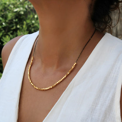 שרשרת קוביות זהב עדינה בעבודת יד / קוביות 4 מ"מ